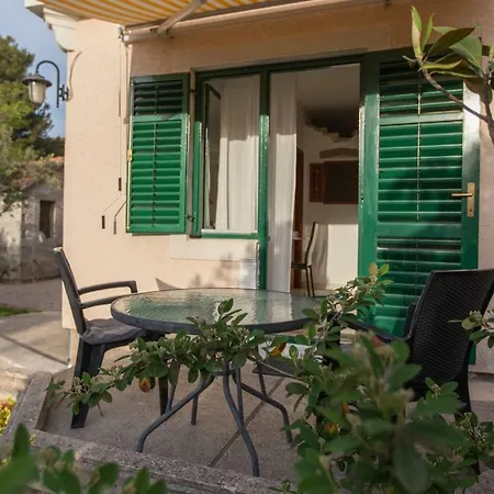 Apartment By The Sea *