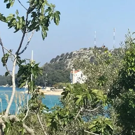 By The Sea Apartment *