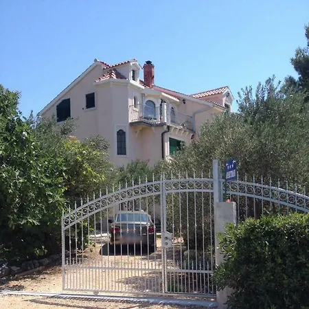 By The Sea Apartment *